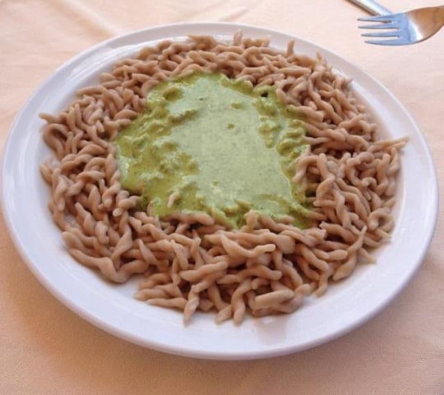Italian phrases Buon appetito, a common Italian phrase
