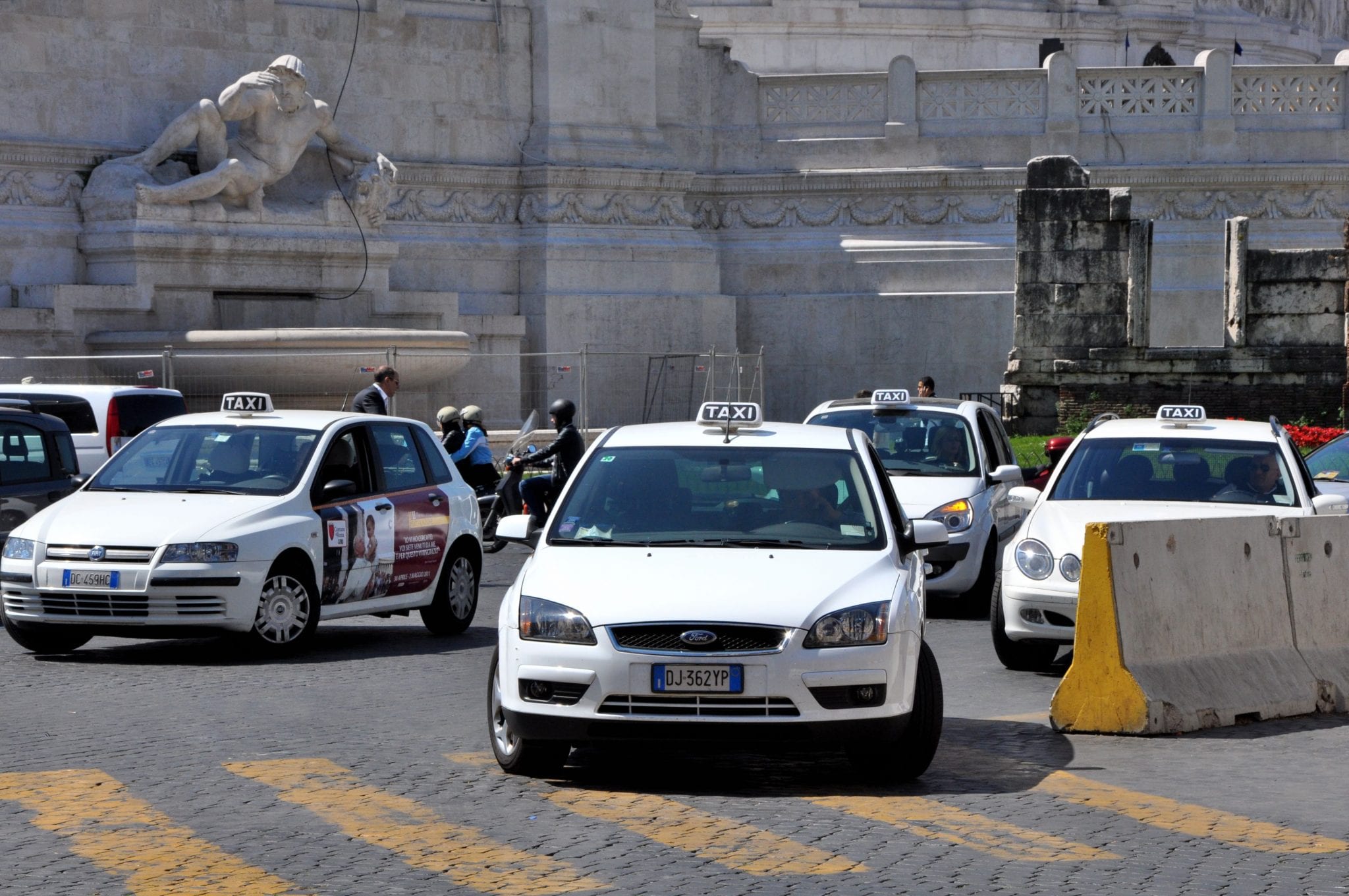 You can take a taxi from Naples to Pompeii