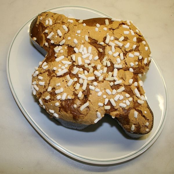 Colomba di Pasquale, a traditional Italian Easter cake