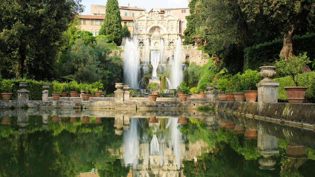A beautiful fountain surrounding by greenery in Tivoli, a great option for a day trip from Rome