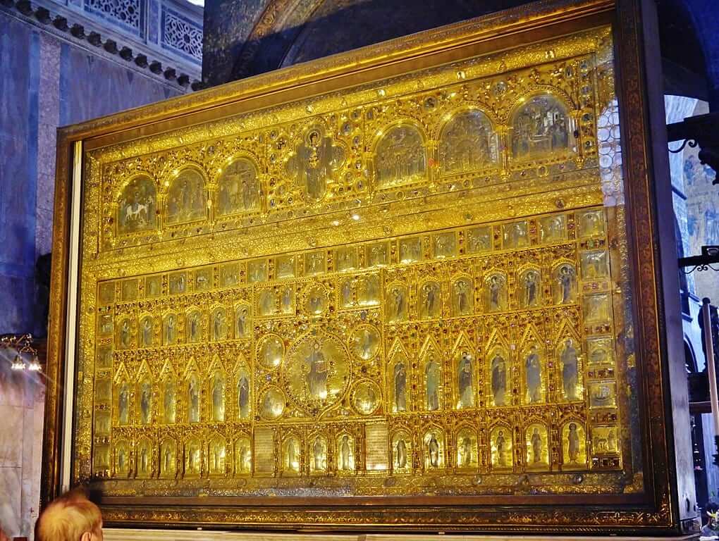 The Pala d’Oro, a Byzantine altar screen of gold