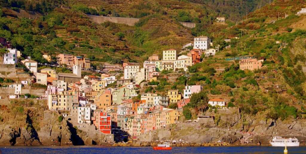 Enjoy the spectacular landscapes when hiking around Cinque Terre