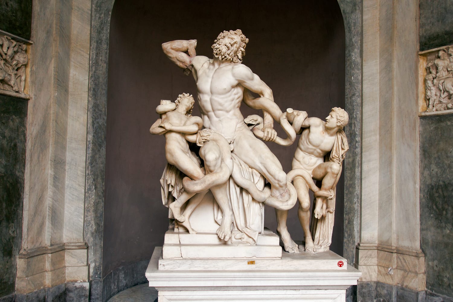 Laocoonte y sus hijos, en los Museos Vaticanos. Vea esta escultura en un recorrido a pie con Paseos de Italia.