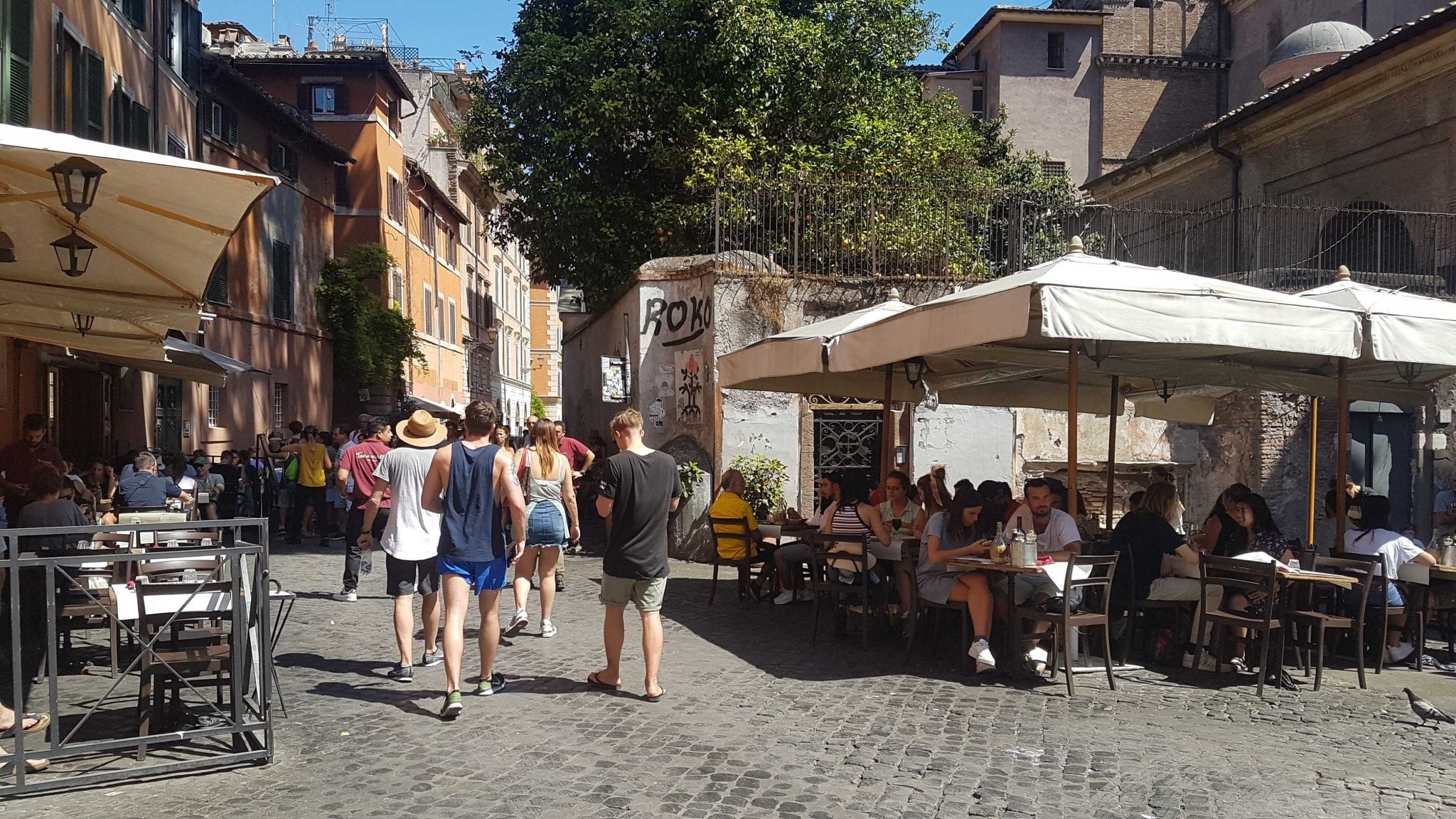 Trastavere - walks of italy - a tour guide takes a group on a guided tour of restaurants