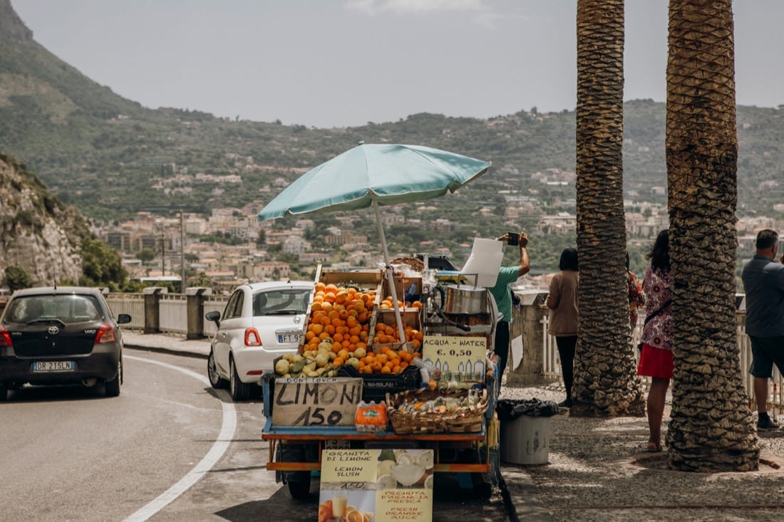 Slow travel in Amalfi - local lemon vendors