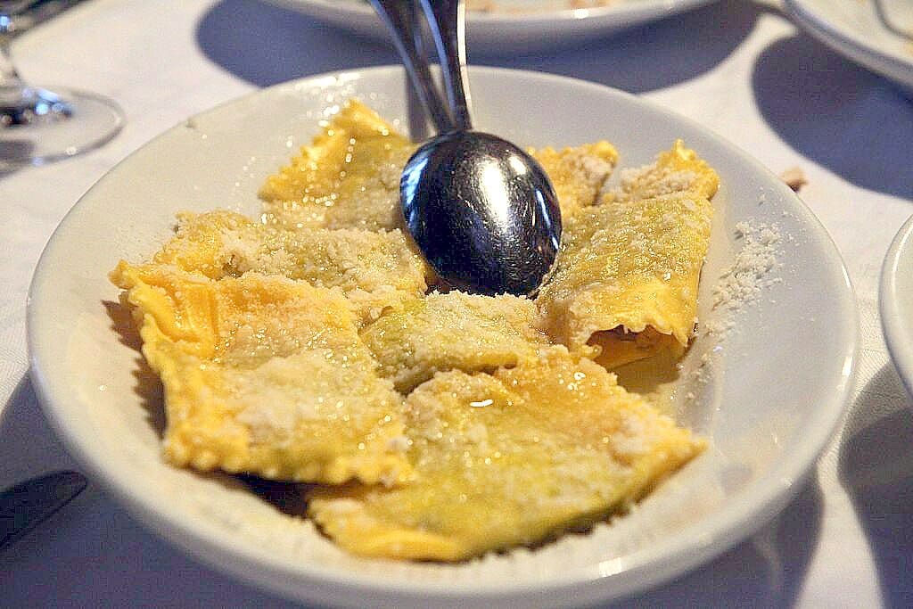 Place with large pieces of Tortelli di zucca (pumpkin pasta)