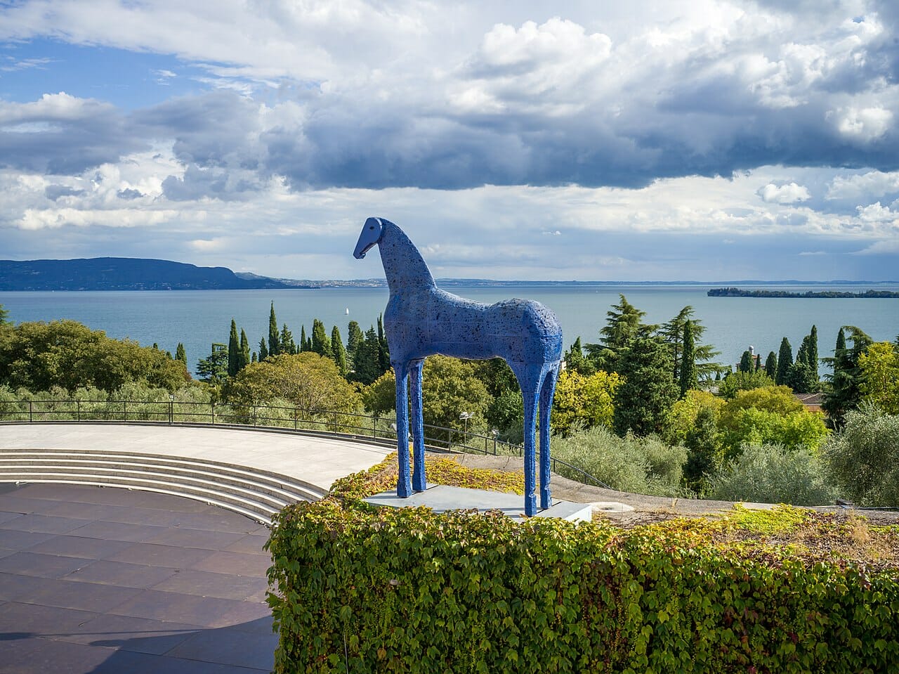 Blue horse statue by Mimmo Paladino in the Vittoriale degli Italiani in Gardone Riviera.