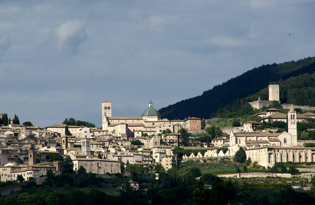 A cathedral and the surrounding city