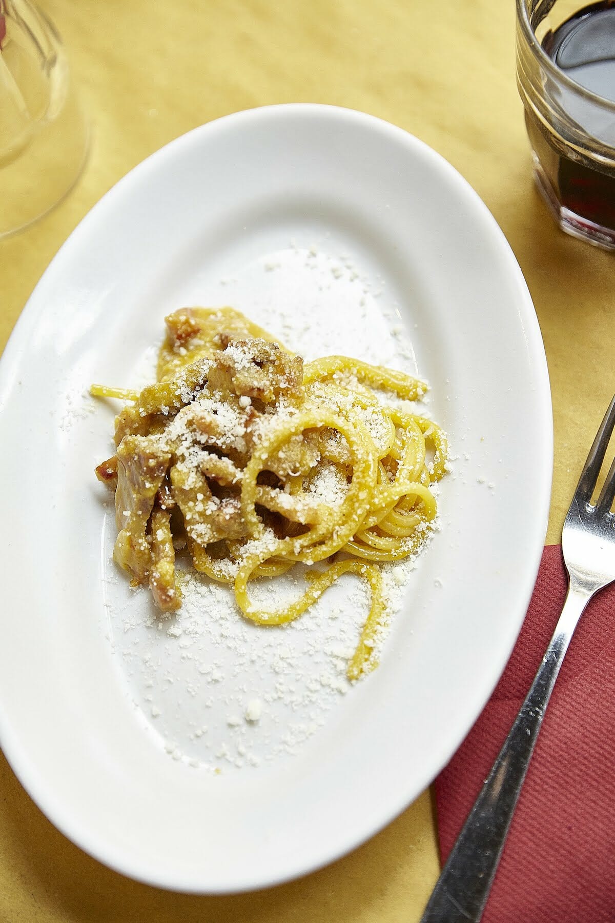 A plata of carbonara pasta