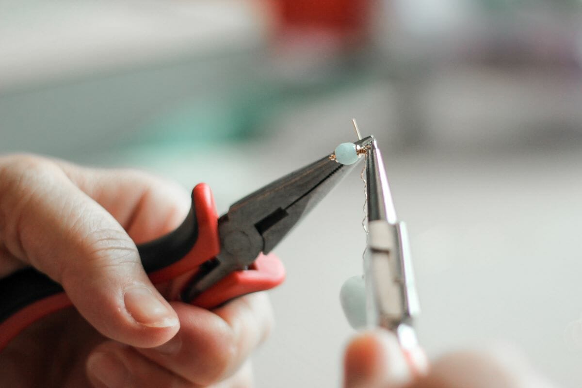 Plyers making jewlery