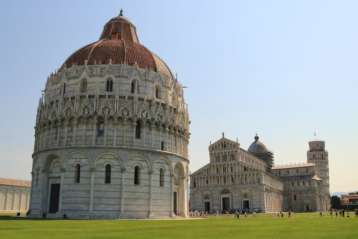 buildings in Italy and people admiring them